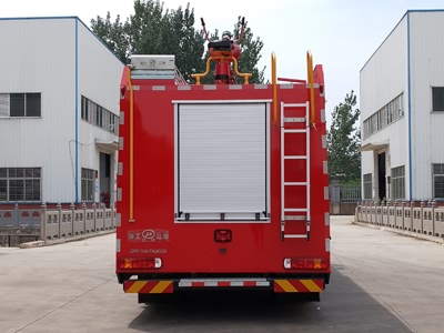 重汽6噸四驅越野水罐消防車