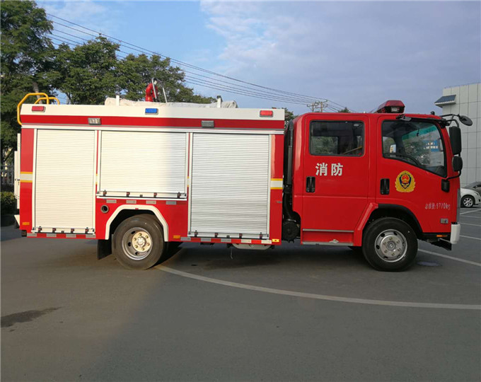 國六3.5噸五十鈴泡沫消防車