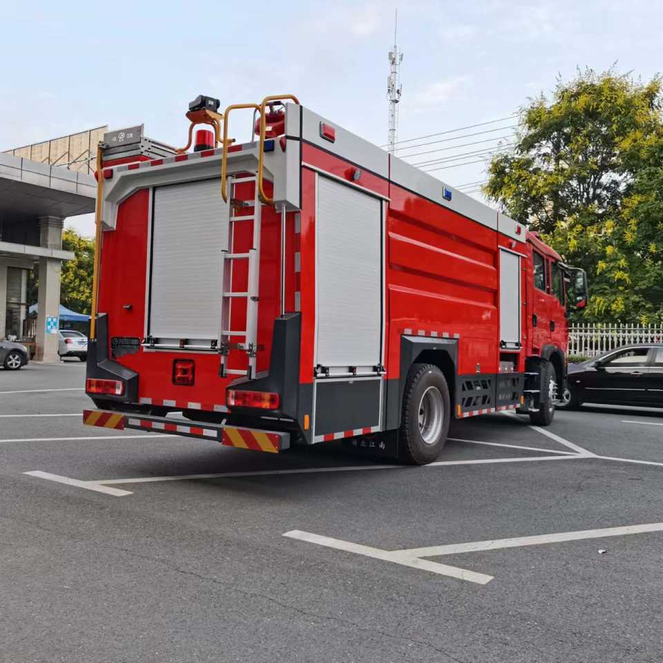 國(guó)六   8噸豪沃泡沫消防車