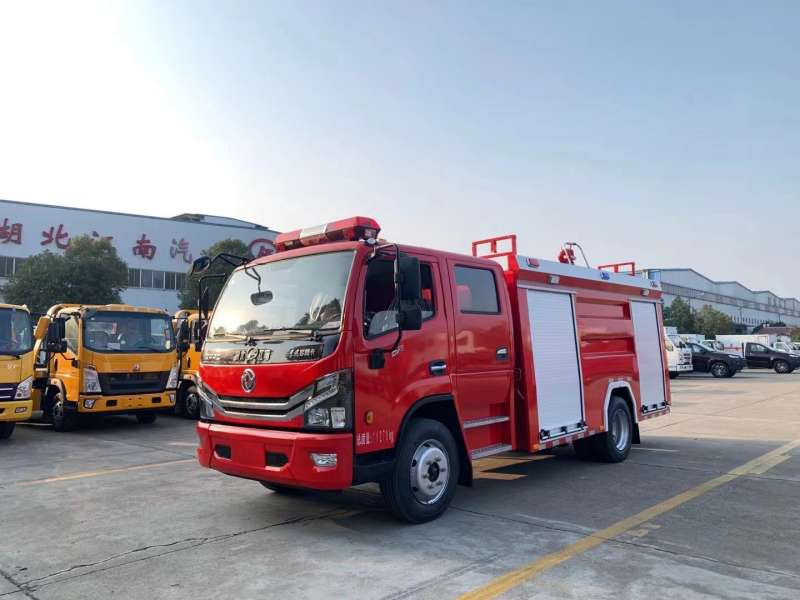 東風(fēng)5噸水罐消防車